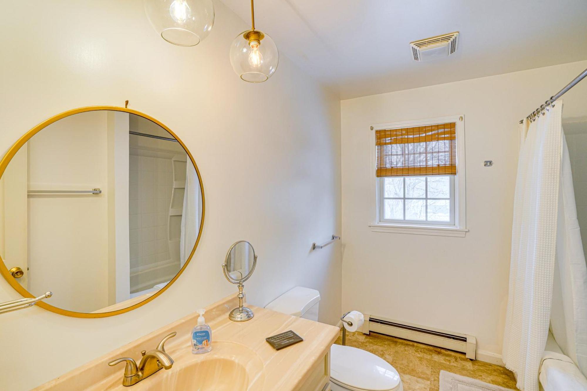 Private Guest House In Dtwn Lenox, Walk To Dining! Buitenkant foto